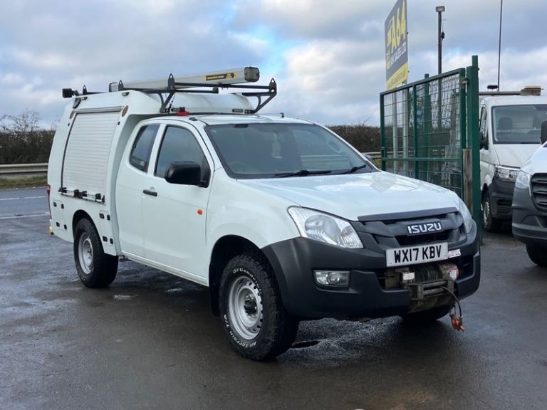 ISUZU RODEO 4X4 WITH AIRCON.