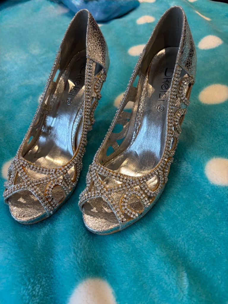 Ladies blingy shoes 