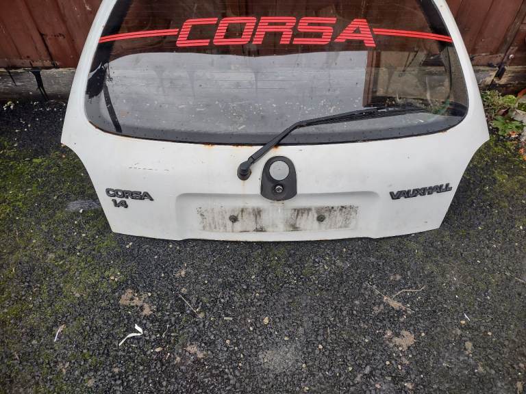 Corsa b boot door