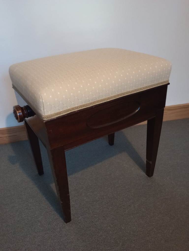 Piano stool