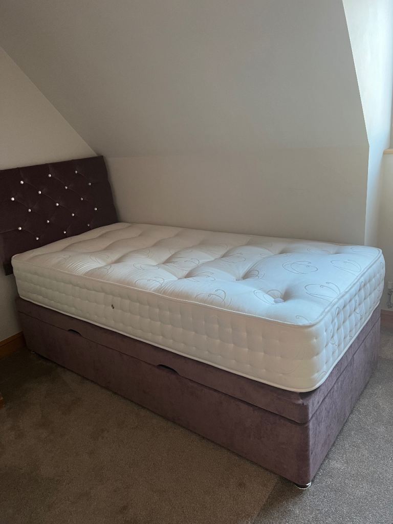 Single bed with mattress and lift up storage