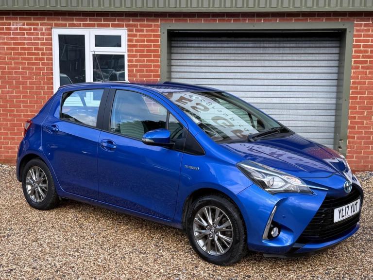2017 Toyota Yaris 1.5 VVT-h Icon Tech E-CVT Euro 6 (s/s) 5dr HATCHBACK Petrol/El