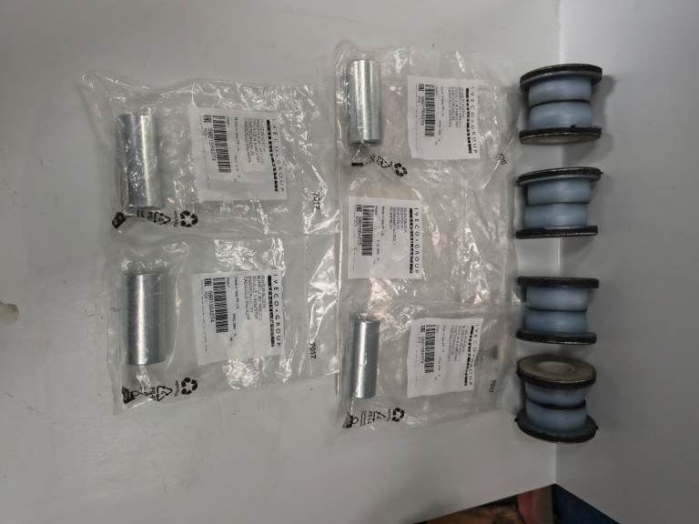 Iveco Daily Wishbone Bushes 5801564276 x 8 and Sleeves 5801564274 x 4