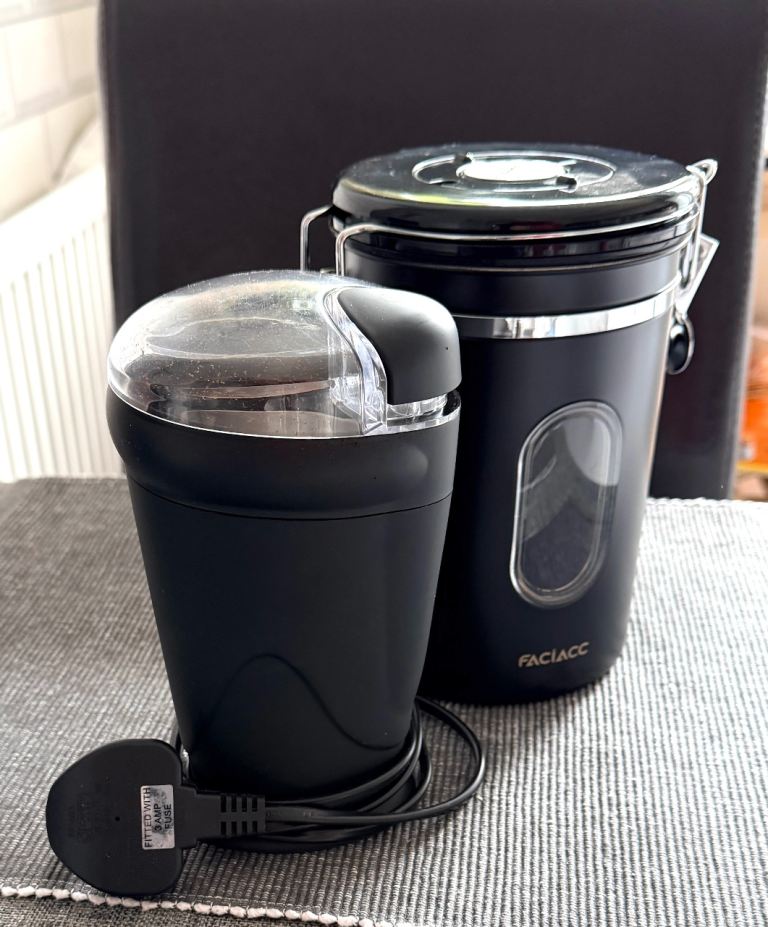 Electric coffee grinder and vacuum bean container. 