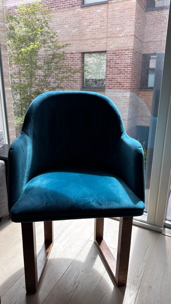 4 dining room chairs + 2 stools