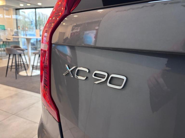 2021 Volvo XC90 2.0 B5 MHEV R-Design Auto 4WD Euro 6 (s/s) 5dr ESTATE Petrol/Electric Hybrid Auto...