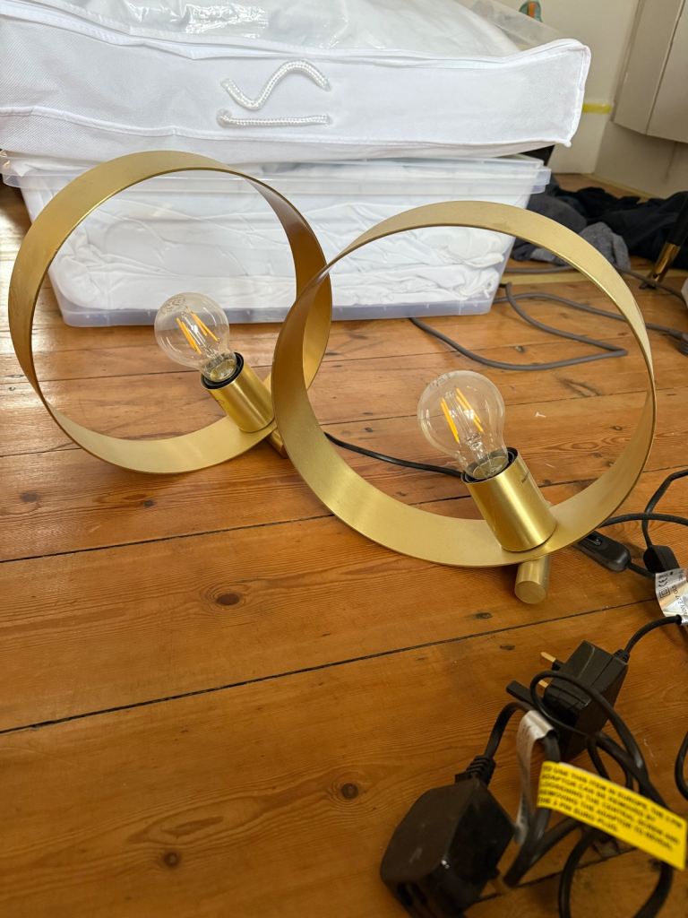 Hoop table lamp in gold x2