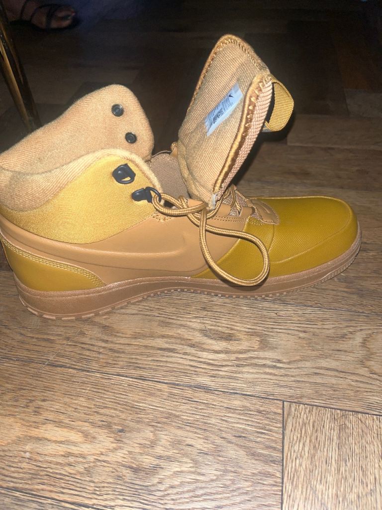 Jordan 1s utility mid– Good Condition