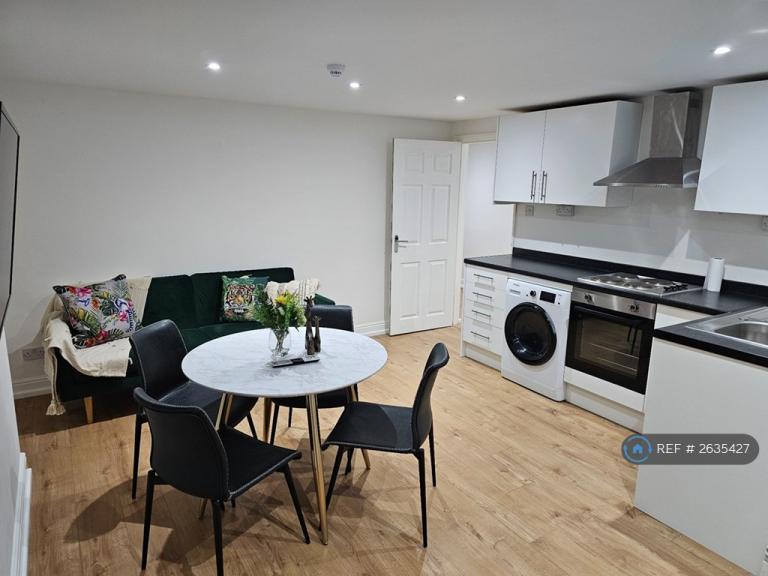 1 bedroom flat in Regent Street, Nottingham, NG1 (1 bed) (#2635427)