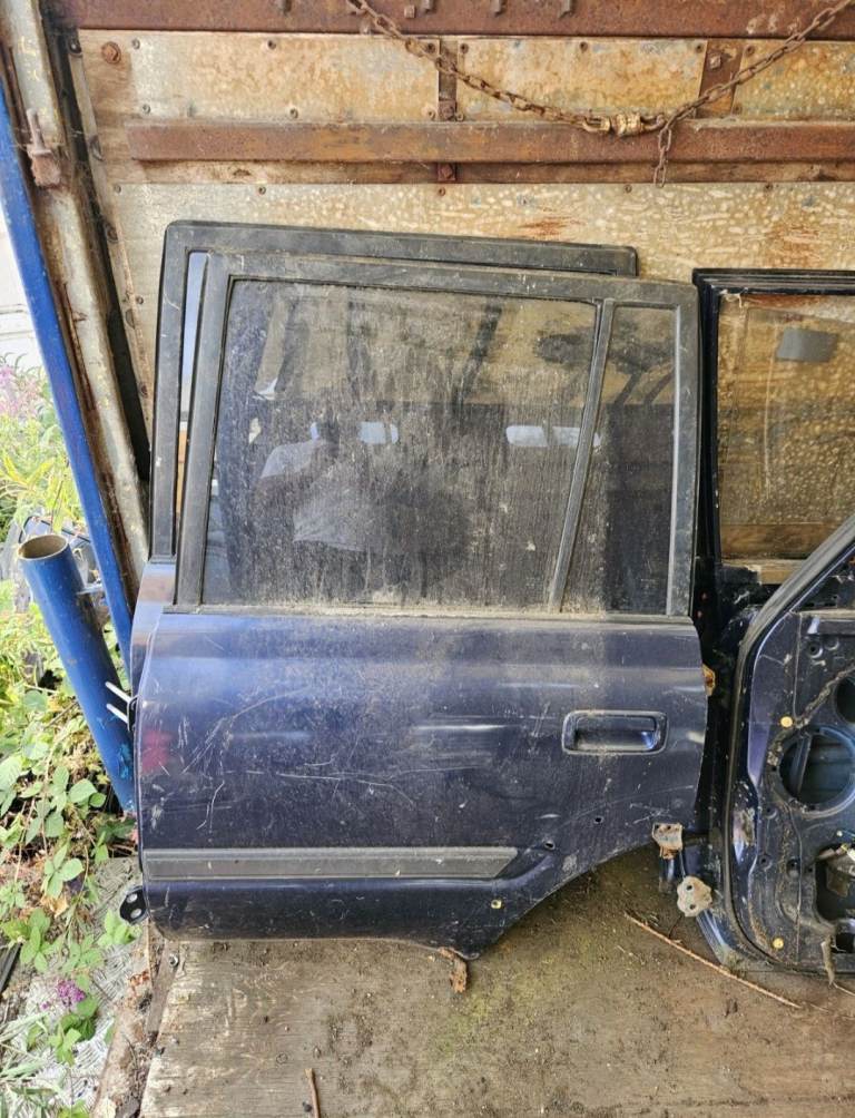 Land Cruiser Passenger Rear Door 100 Series  SPARES OR REPAIRS Landcruiser 4x4