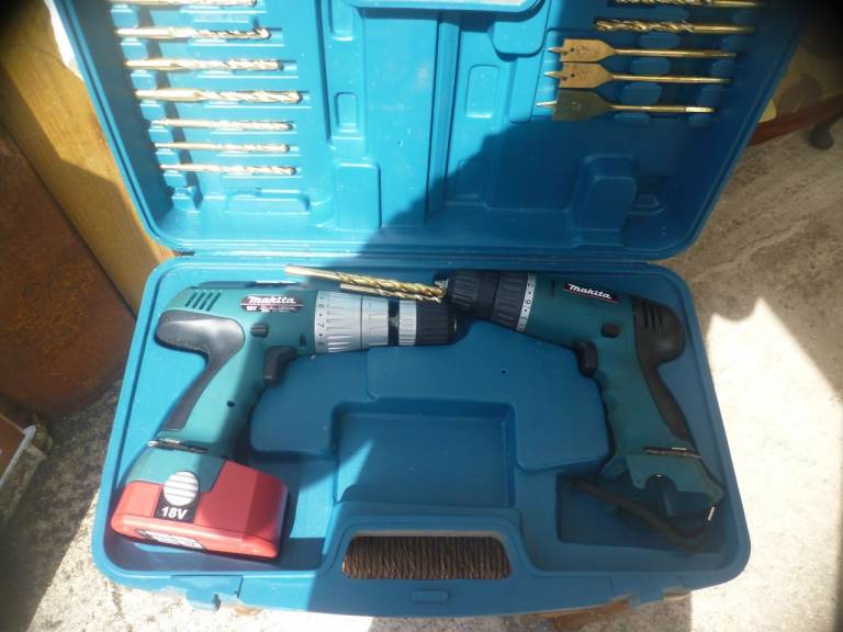 Makita 18V Cordless Drill Set with Case and Bits – Good Condition shed clearence 