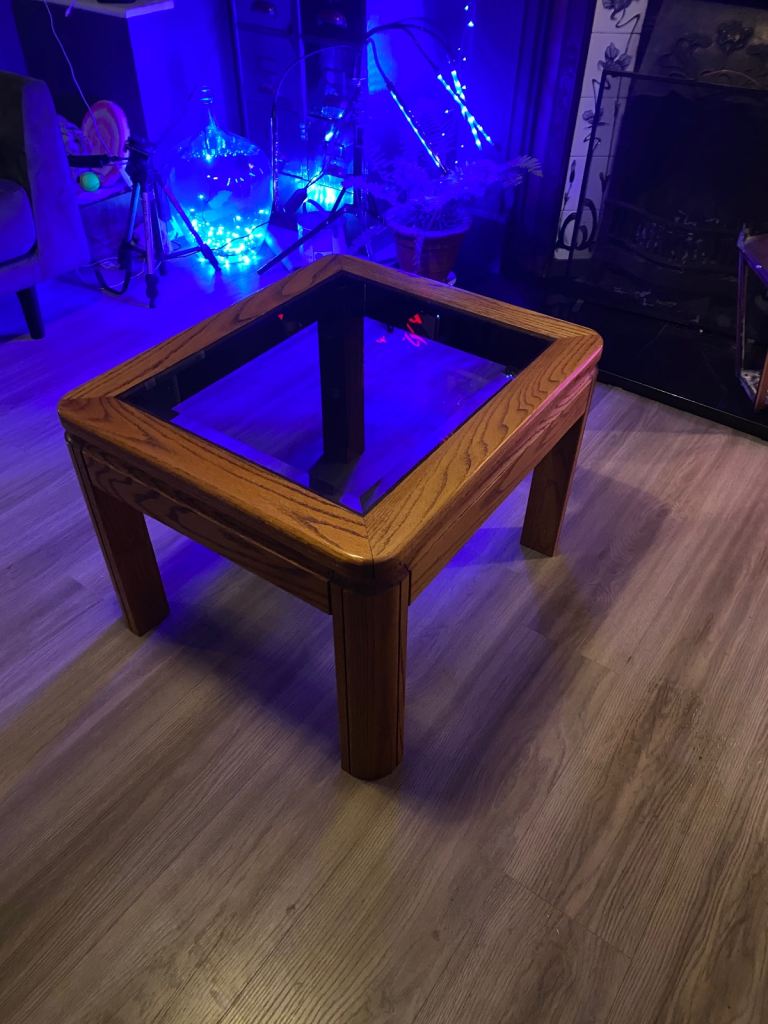 SOLID OAK AND GLASS COFFEE TABLE ,GREAT CONDITION ,LOCAL COLLECTION/DELIVERY AVAILABLE 