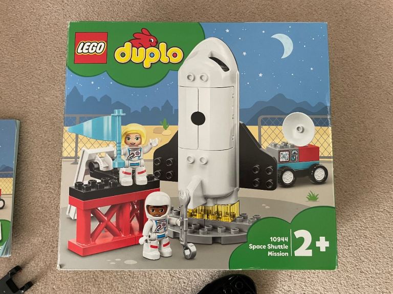 LEGO DUPLO: Space Shuttle Mission 10944 complete with box