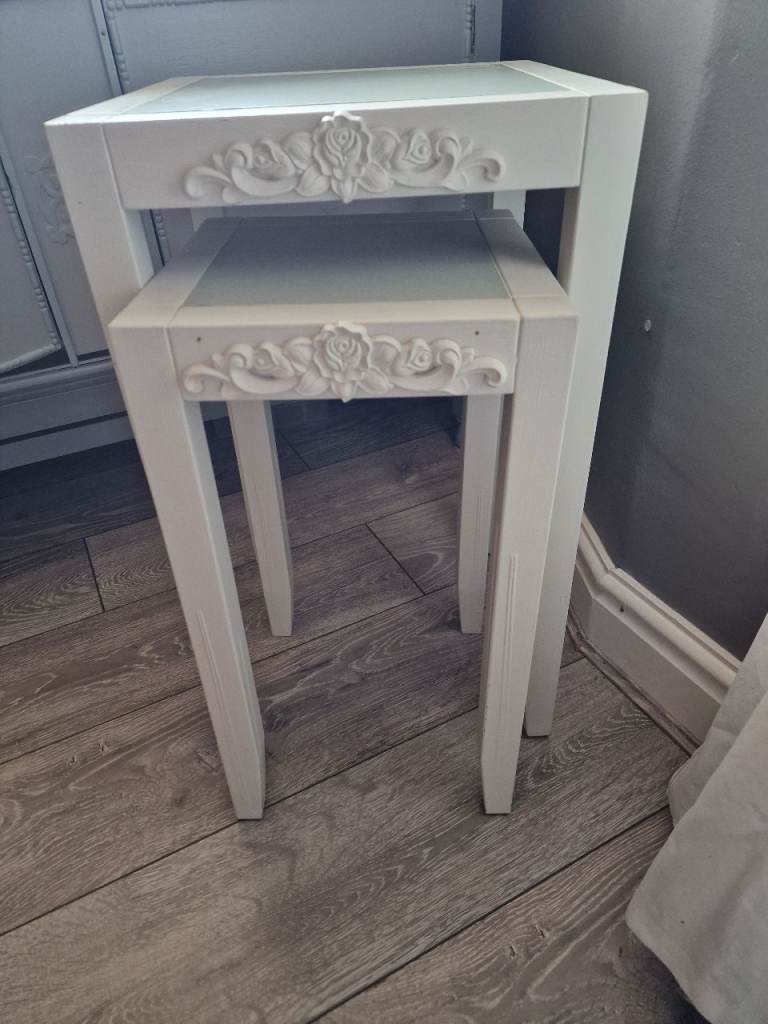 NEST OF 2 TABLES