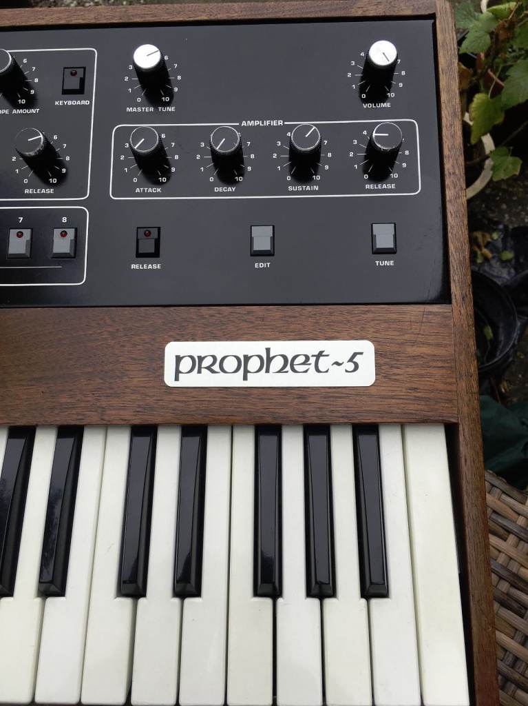 Sequential Circuits Prophet 5 rev2 + MIDI + Manual (1979)