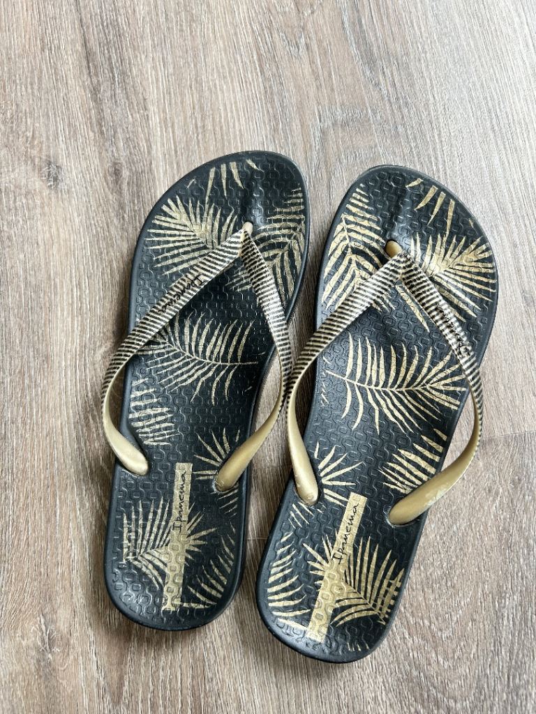Ipanema Flip Flops – Black with Palm Leaf Print, Size 4