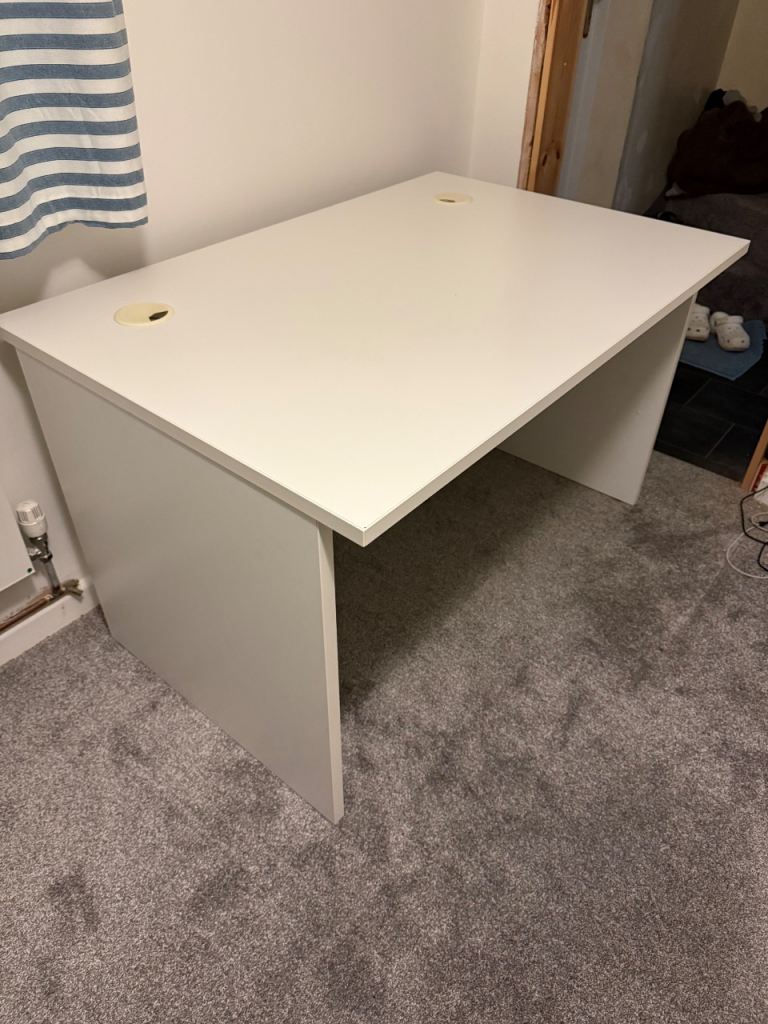 White desk 120 x 80 cm sturdy 