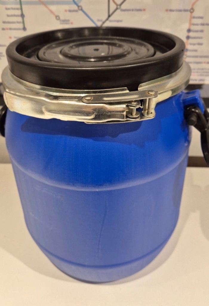 10 litre clasp lid storage barrel tub container