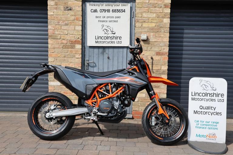 21 KTM 690 SMC-R