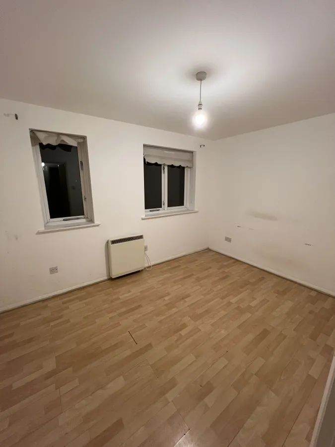 Unfurnished Home with Large Kitchen, Parking & White Goods Included - COMPANY LET ALLOWED