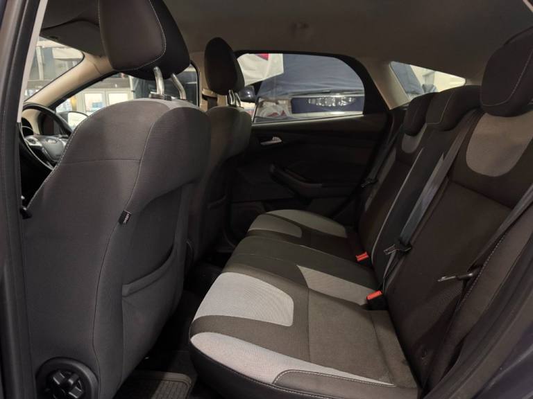 2014 Ford Focus 1.6 TDCi 115 Zetec Navigator 5dr HATCHBACK DIESEL Manual