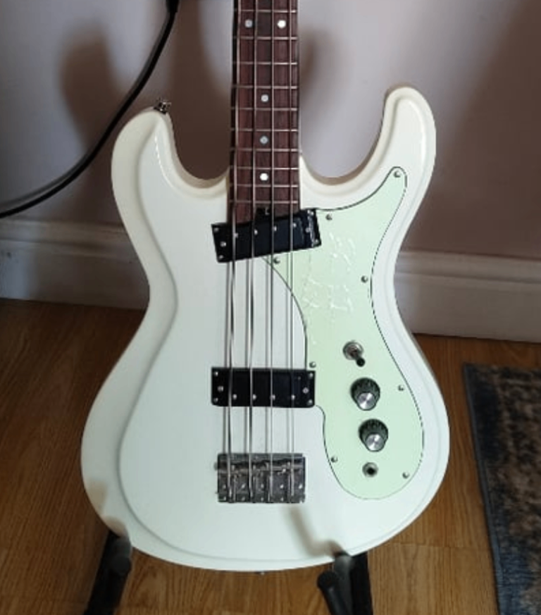 Aria DMB 206 Bass Guitar Mosrite Ventures  Vintage White