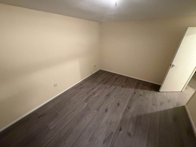 STRICTLY NO AGENTS - 2 Bedroom Flat on Makepeace Road, Northolt Available for Rent 