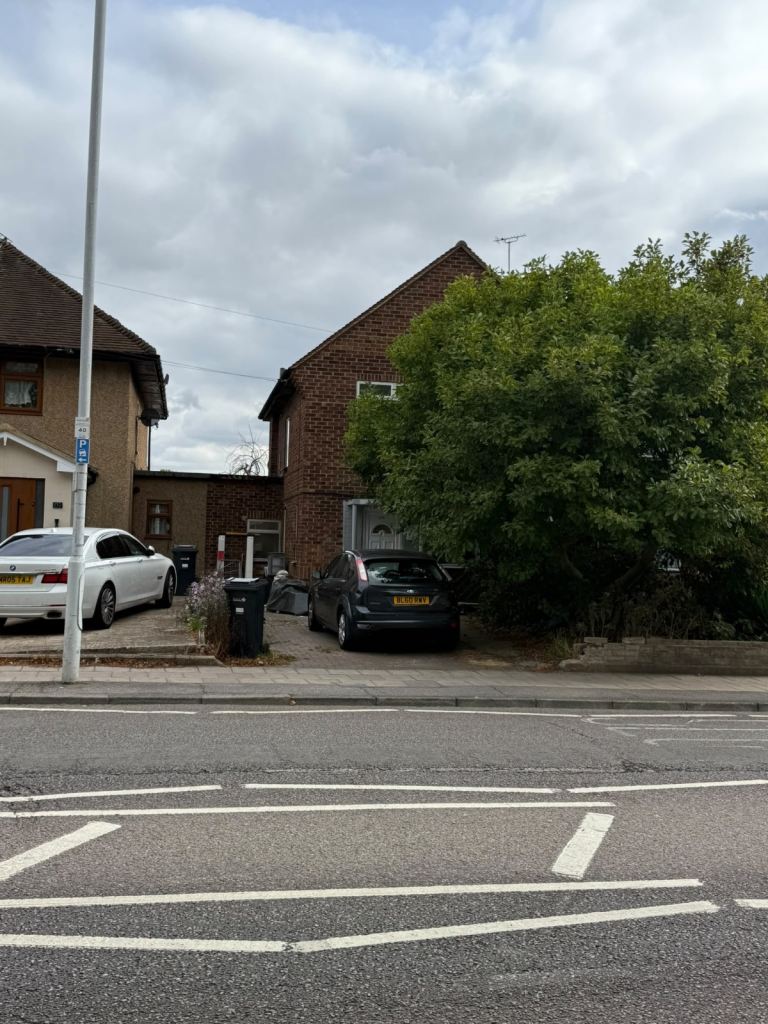 4 Bed House In IG3