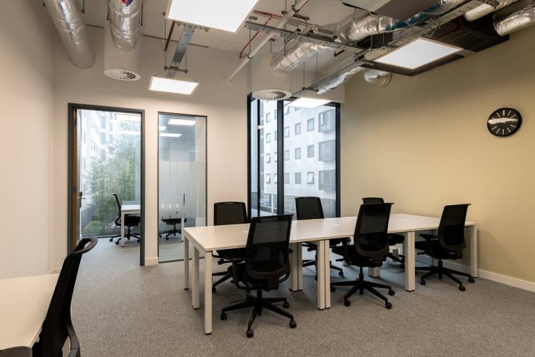 Bournemouth - BH8 8GS \ Office for Rent with Flexible Move-In Options 3 Workstations