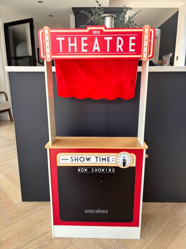 Wooden shop and theatre 2 in 1