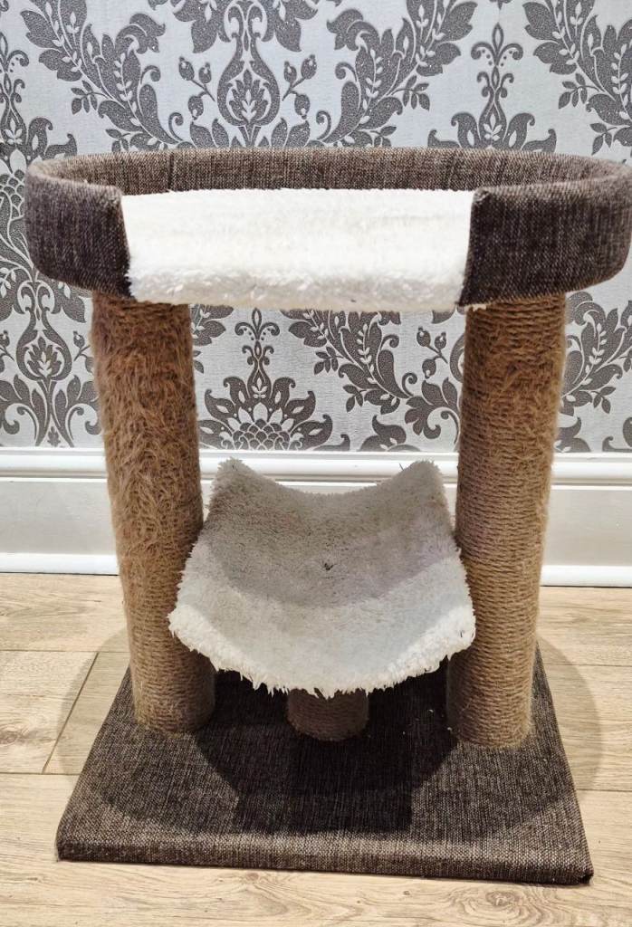Scratching Post with Bed