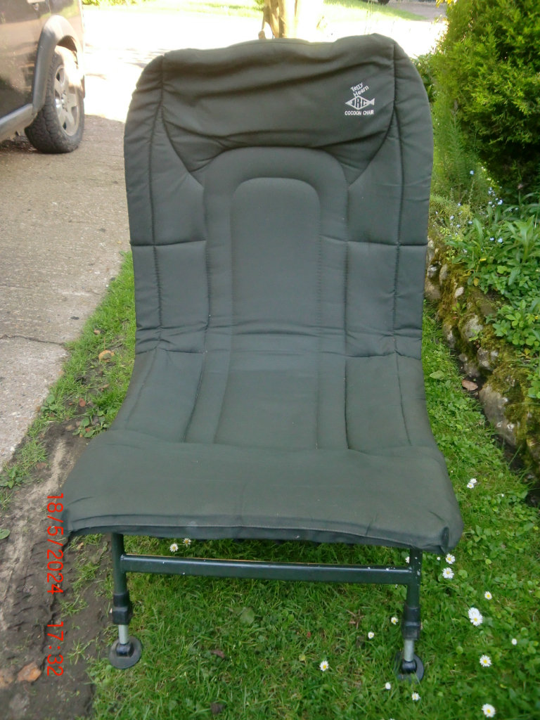 REDUCED ANGLING COMFORTABLE CHAIR FOR LARGE ANGLERS, JRC TERRY HEARN COCOON.