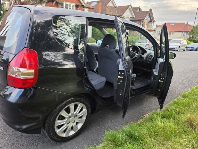 Automatic Honda jazz 1.4 petrol. Mot till December. Ulze free. Full service history