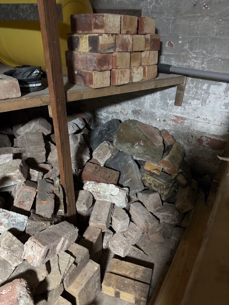 Bricks for free - Mixed Colours and Sizes