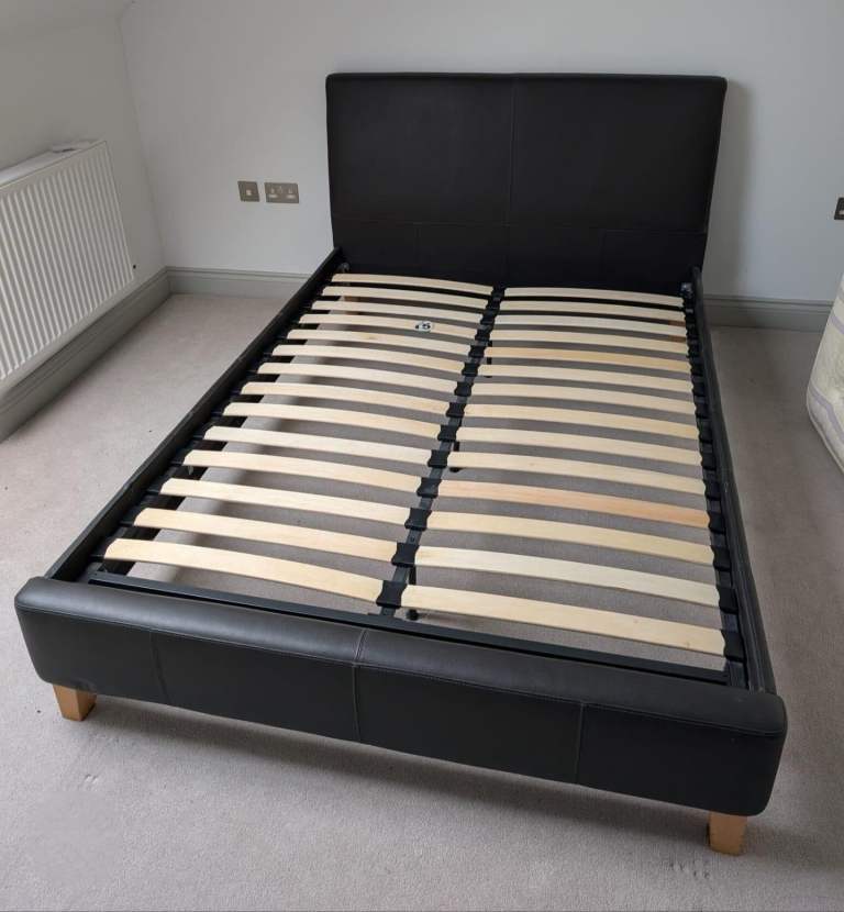 Double bedframe 