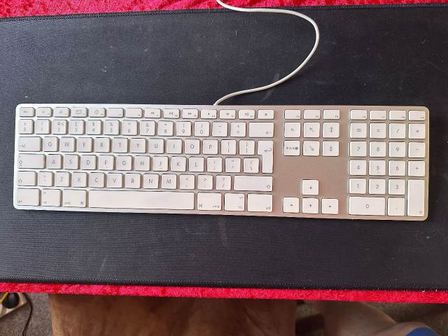 Apple Keyboard A1243 - UK Layout QWERTY + Numerical Full Size
