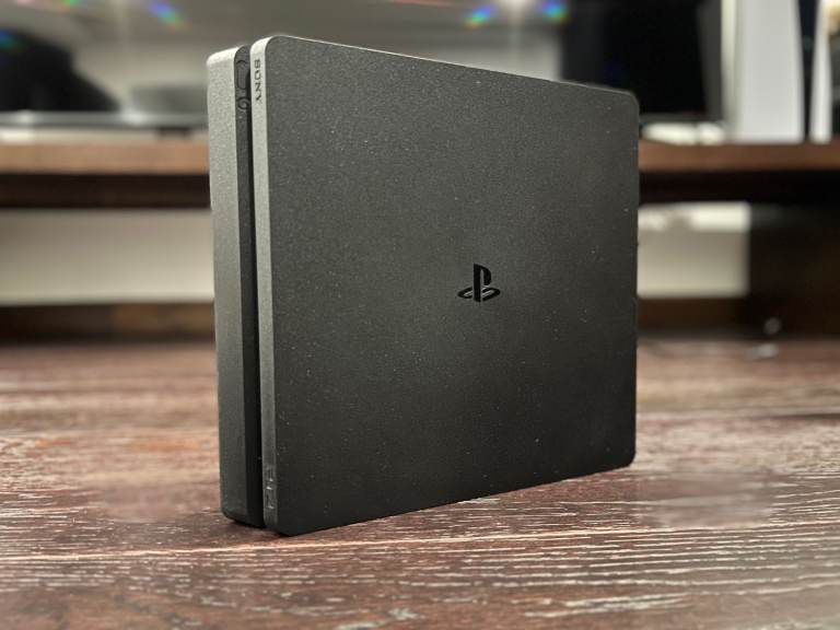 PS4 Slim 500G, 2 Controllers, Official Camera V2