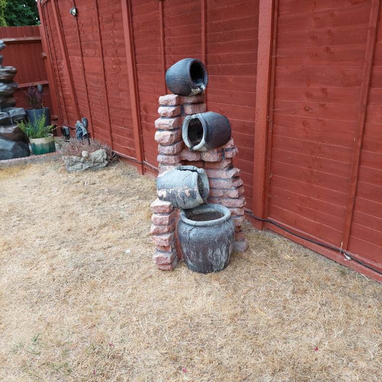 Garden Water Feature with Terracotta Pots – Good Condition