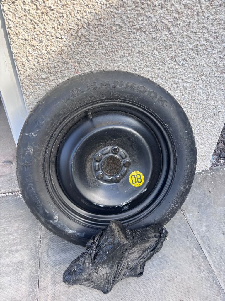 Peugeot Van emergency wheel and jack