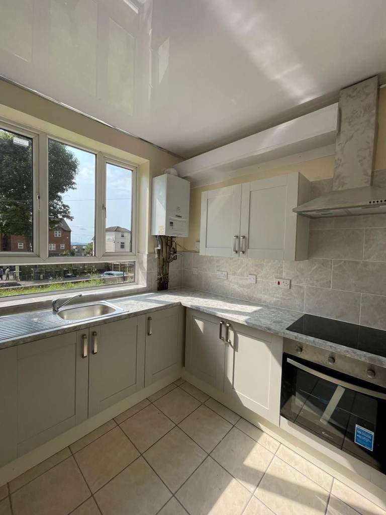 ***ONE BEDROOM GROUND FLOOR FLAT ** SECURE OFF-STREET PARKING **