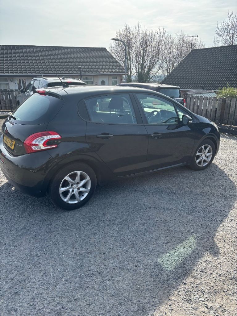 Peugeot 208 hatchback 