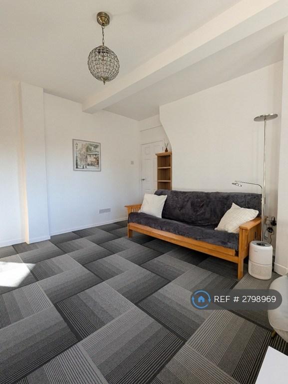1 bedroom flat in Wade House, London, SE1 (1 bed) (#2798969)