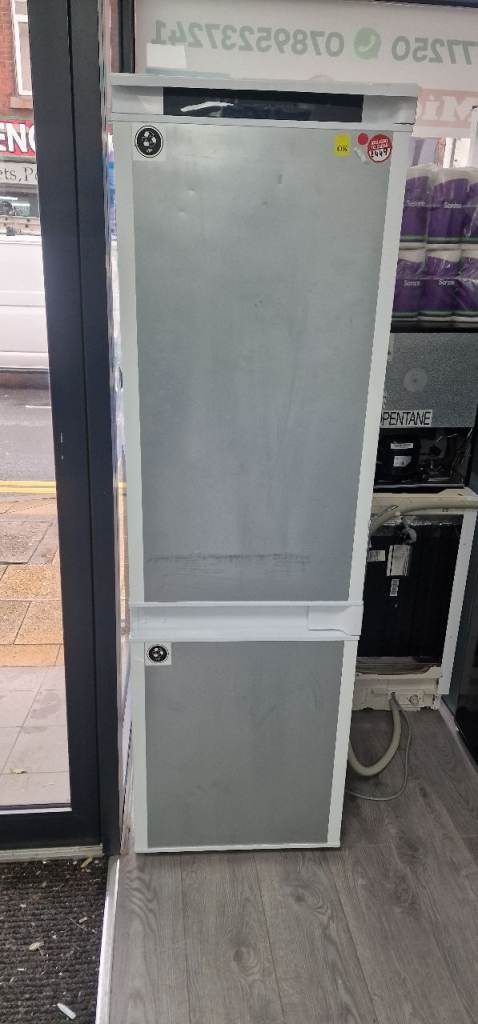 Hoover 70/30 Integrated Fridge Freezer 