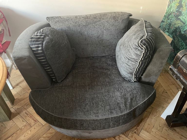 Large Swivel Chair