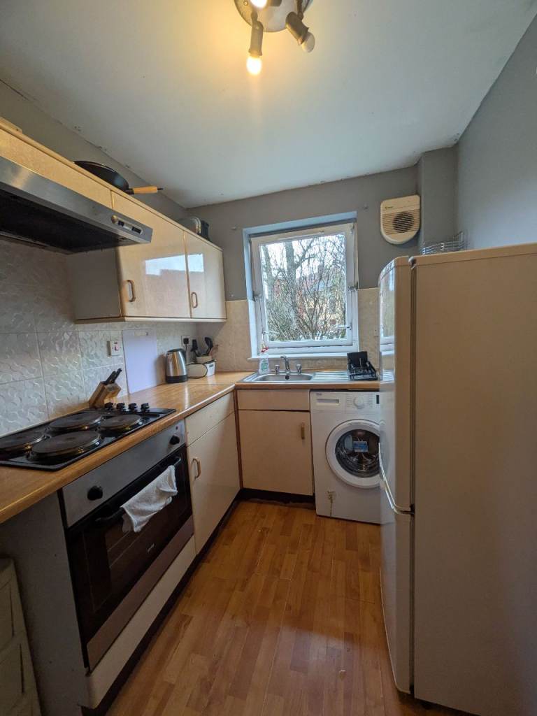 3 Bedroom Flat Available Now!