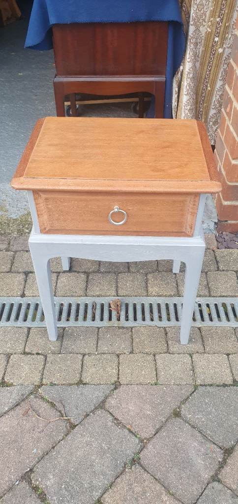 stag minstrel leggy lamp table 