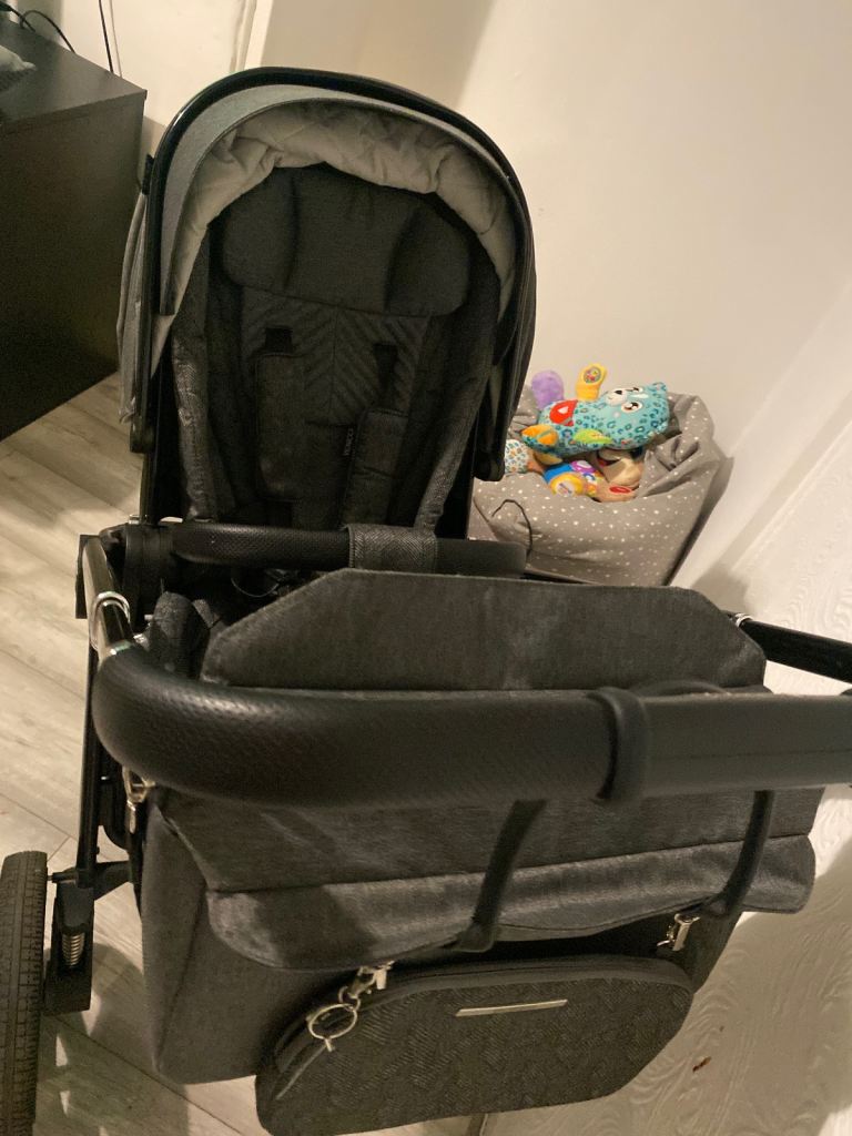 Venicci travel system 