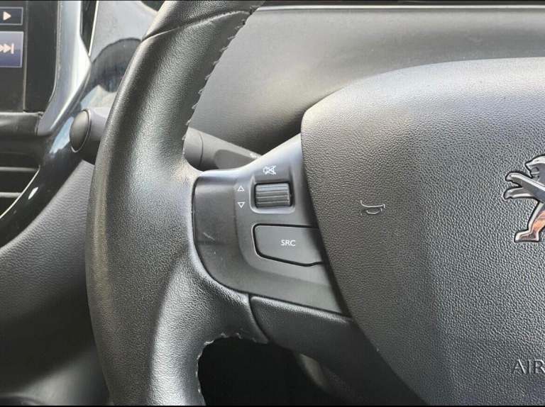 2014 Peugeot 208 1.2 VTi Style 3dr HATCHBACK PETROL Manual