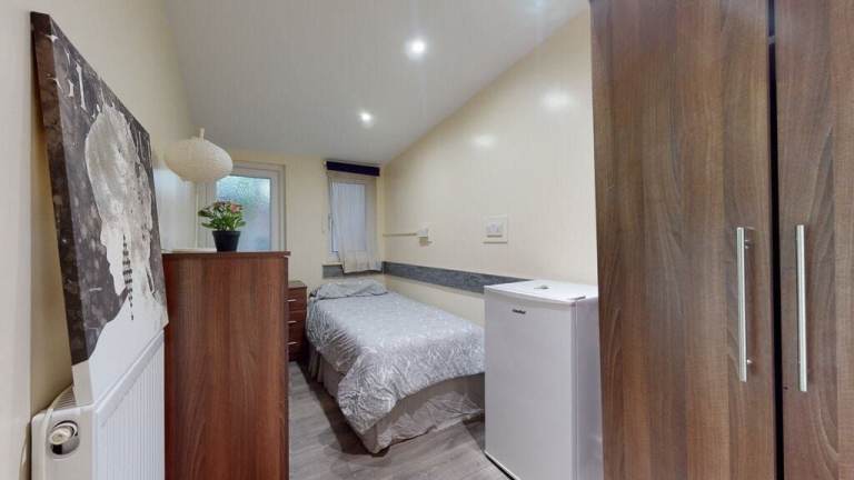 Room to rent on Chatsworth Road, London