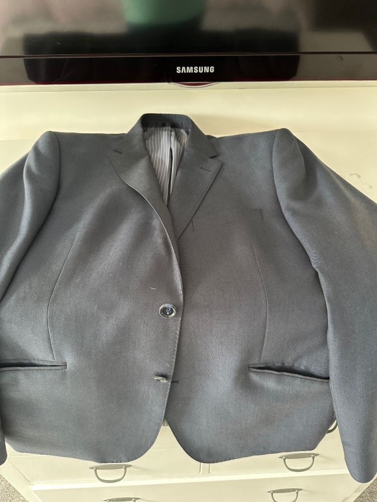 Men's Grey Suit Jacket – Good Condition